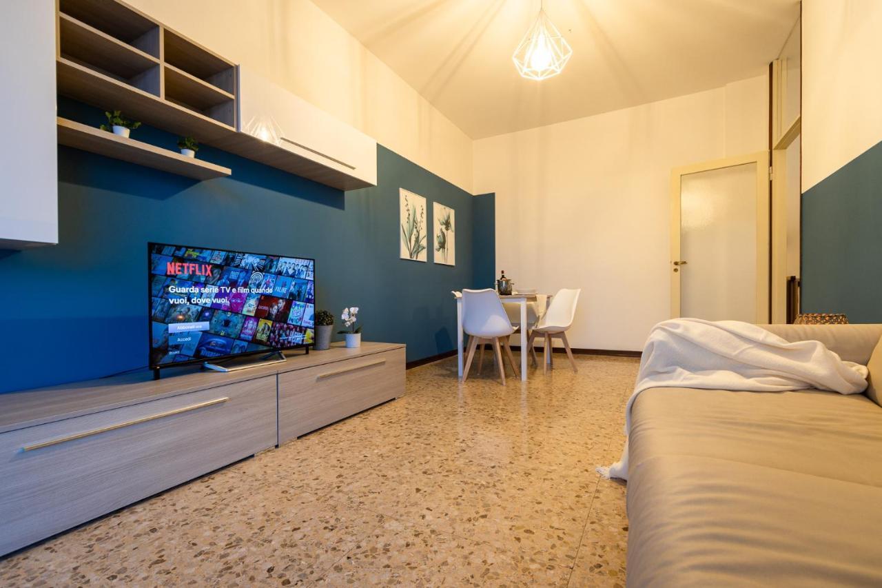 Blue Wave Apartment Arona - Lago Maggiore Eksteriør bilde